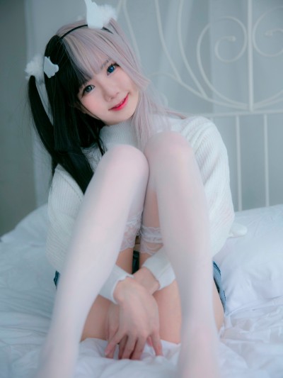 [Sally Dorasnow] Angel Lucina