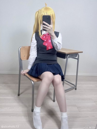 [Aliceholic13] 教室でこっそり びしょびしょお漏らしオナ ローター電マでちくびとクリ責め絶頂＆裏垢風写真集セット